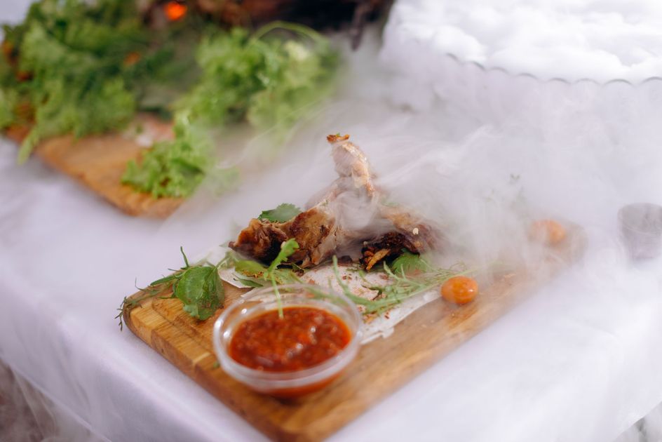 El Barrilazo abre sus puertas en Bucay con propuesta gastronómica ahumada