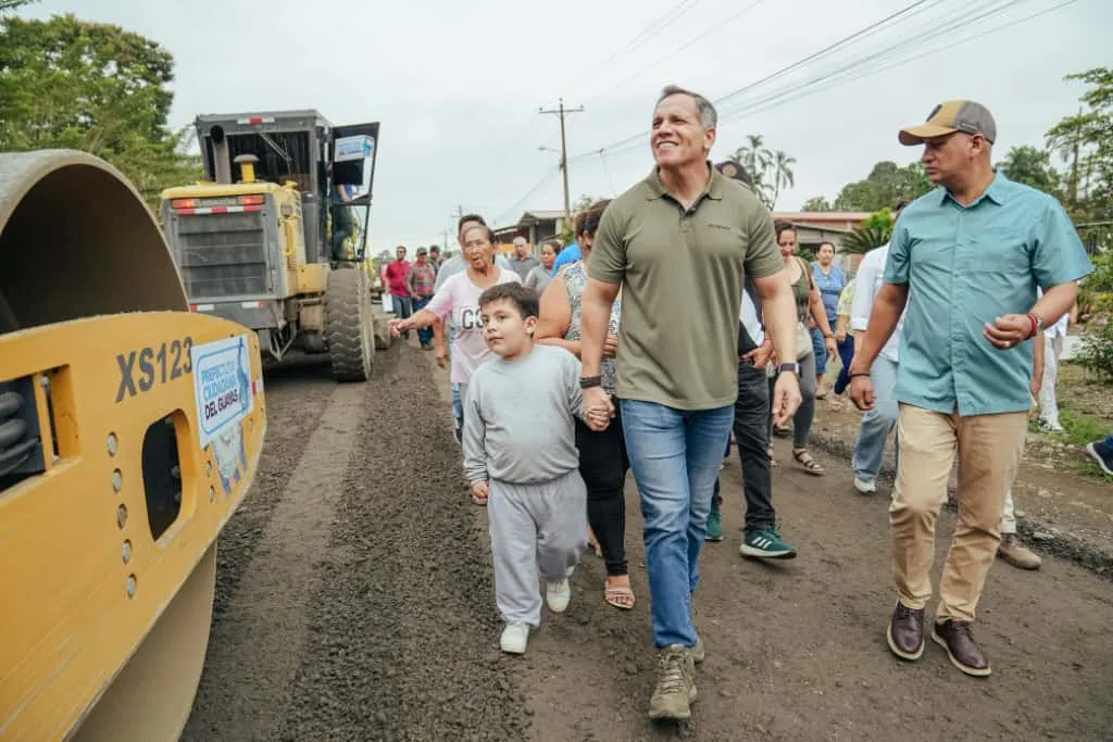 Prefectura del Guayas avanza en obra vial para 5.750 habitantes de Bucay