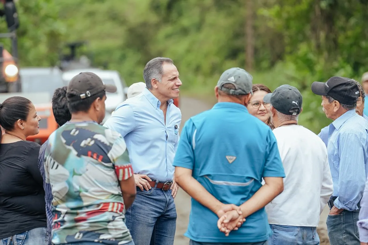 Obras viales en Bucay mejoran transporte para 500 personas en Esperanza Alta