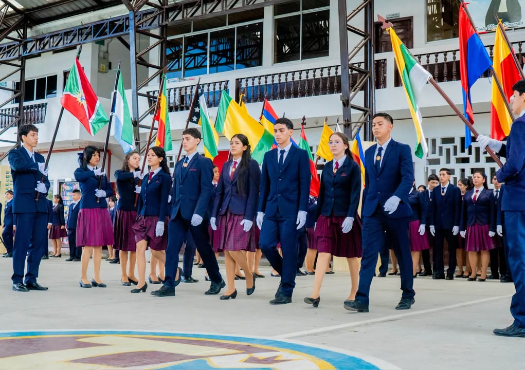 Jóvenes de Bucay juraron lealtad a la Bandera en acto cívico