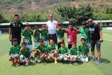 Escuela municipal 'Los Tigres' compite en el Interbarrial de Fútbol Infantil del Universo