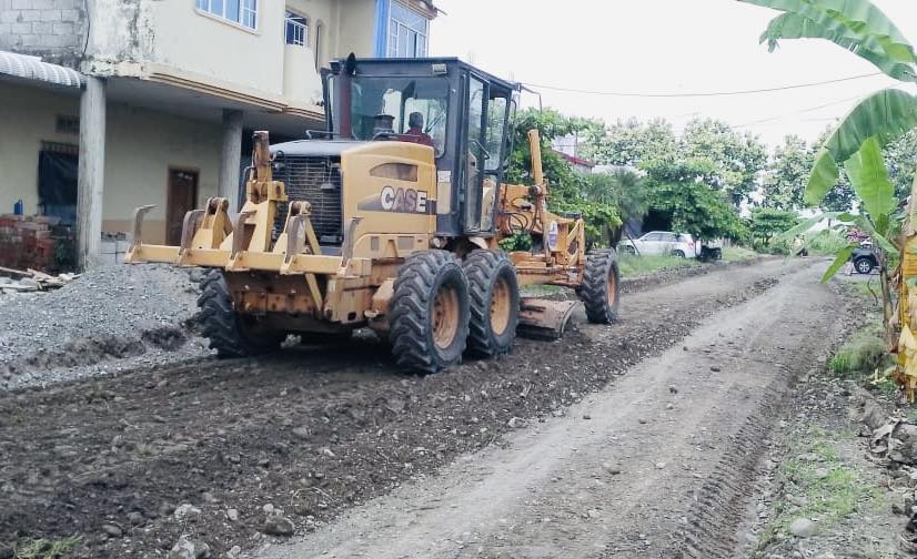 Alcaldía de Naranjito inicia reconformación vial en calle Jorge Cevallos
