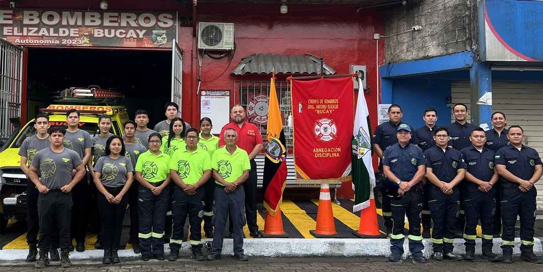 Bucay rinde homenaje a sus bomberos el Día del Bombero Ecuatoriano
