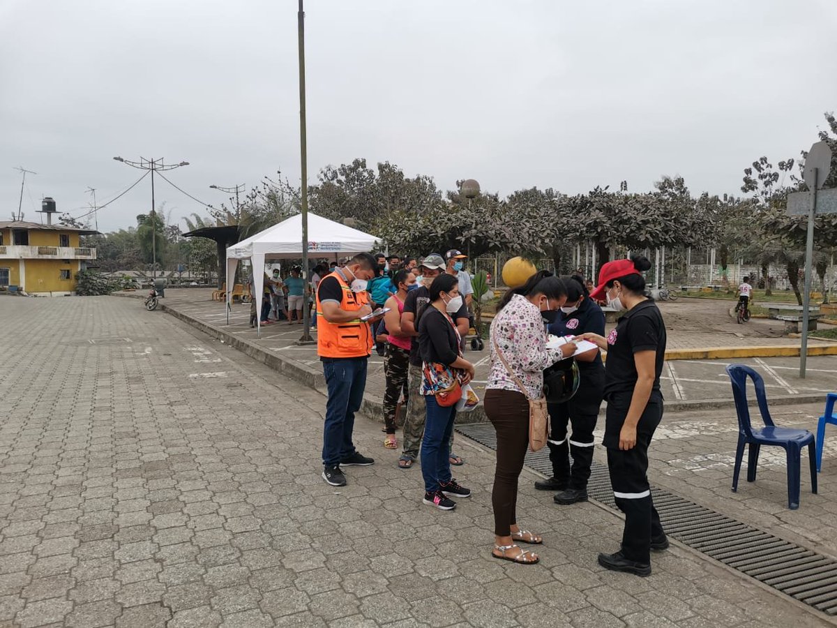 Entrega de kits volcánicos en Matilde Esther tras erupción